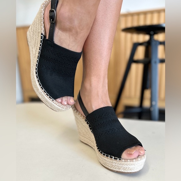 Forever Link Peep Toe High Heel Sandals - Picture 5 of 6